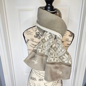 NWOT Hallmark Long Knit Scarf Reversible Taupe Cream Winter Graphics OS